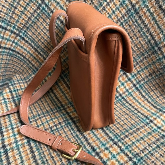 Coach Tan Sidepack 9978 - Picture 3 of 9